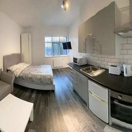 Small Self Contained Studio In Sutton Coldfield *